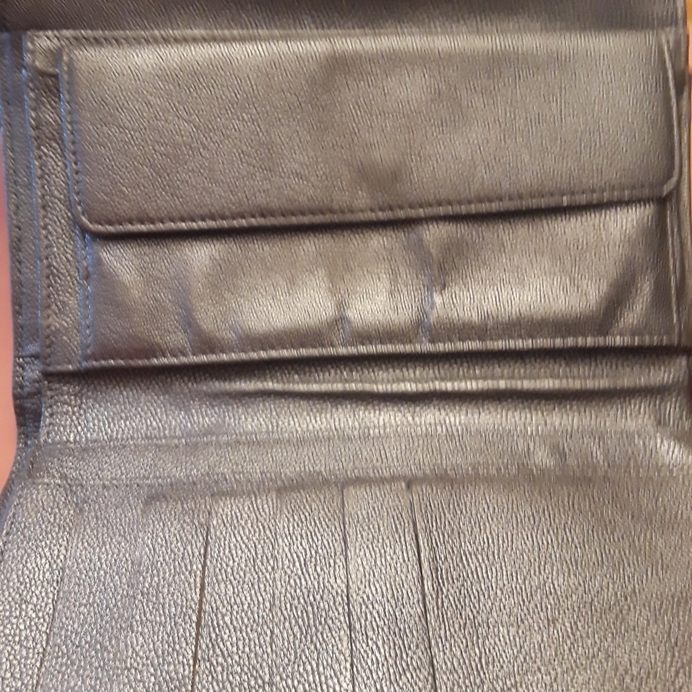 SOLD!!!!! CHANEL WALLET - Picture 3 of 8